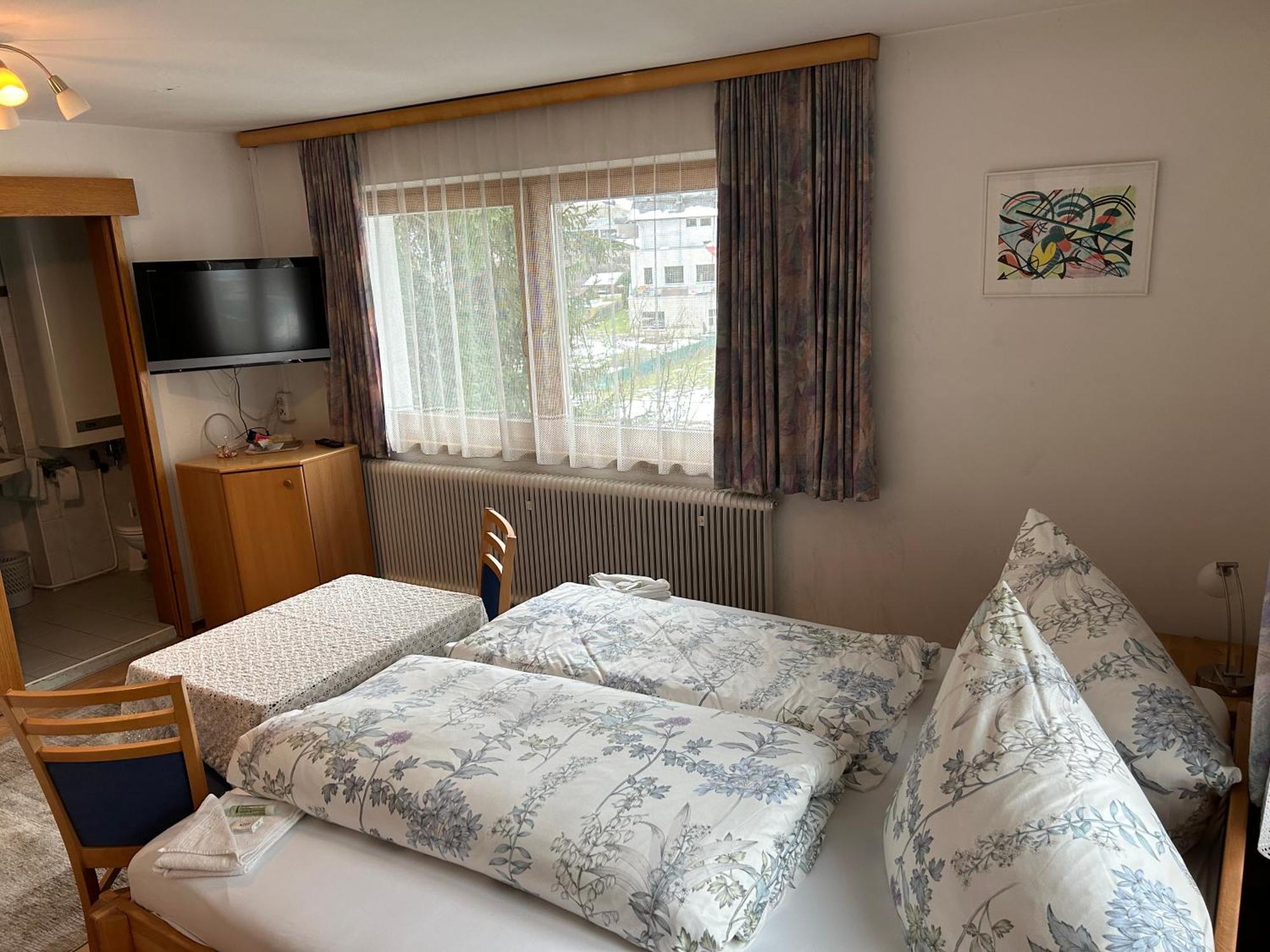 Austrian Motel Heiss Prutz Bagian luar foto
