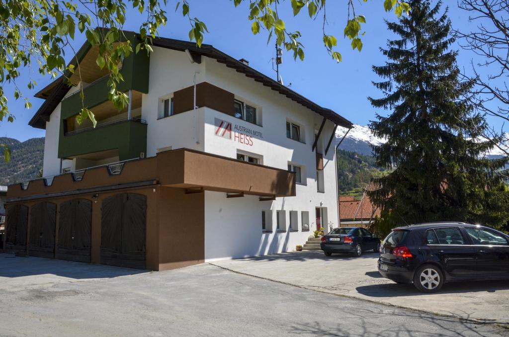 Austrian Motel Heiss Prutz Bagian luar foto